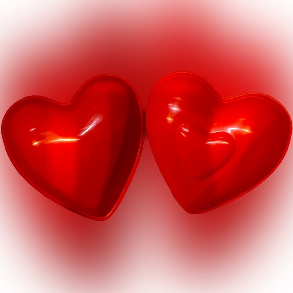 VTG RARE PLASTIC VALENTINE HEART CONTAINER 3.5” RED TOY PROPOSAL ENGAGEMENT GIFT - Picture 3 of 7